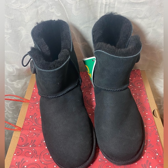 NWT UGG Burleigh Button Mini Natural Black Australian Sheepskin Boots - Picture 8 of 15